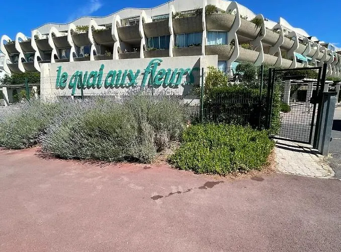 Vue Port, Belle Terrasse, Piscine Apartament *